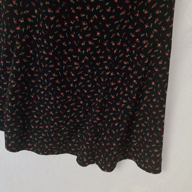 GU ジーユー ゴシック クラシカル 小花柄 フレア ロングスカート 黒 赤 N2m < ブランド GU ジーユー ゴシック クラシカル 小花柄 フレア ロングスカート 黒 赤 N2m < ブランドの