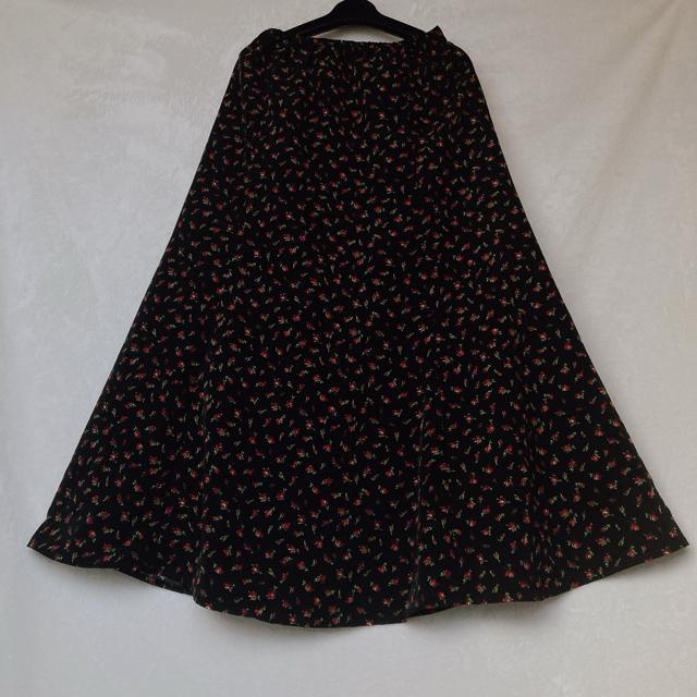 GU ジーユー ゴシック クラシカル 小花柄 フレア ロングスカート 黒 赤 N2m < ブランド GU ジーユー ゴシック クラシカル 小花柄 フレア ロングスカート 黒 赤 N2m < ブランドの