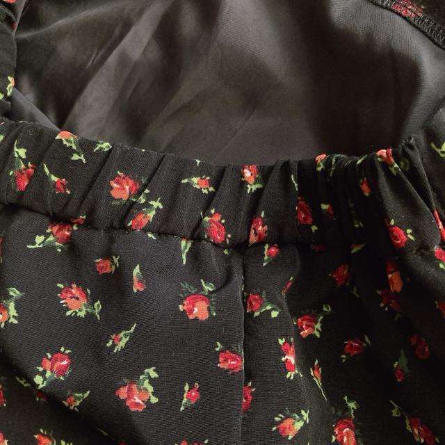 GU ジーユー ゴシック クラシカル 小花柄 フレア ロングスカート 黒 赤 N2m < ブランド GU ジーユー ゴシック クラシカル 小花柄 フレア ロングスカート 黒 赤 N2m < ブランドの