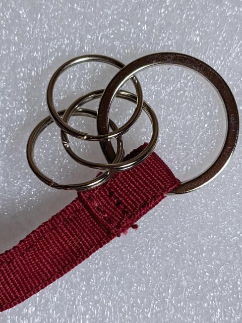 ノアファミリー  キーリング付ポーチ  猫柄 < 女性ファッション  ノアファミリー  キーリング付ポーチ  猫柄 < 女性ファッションの