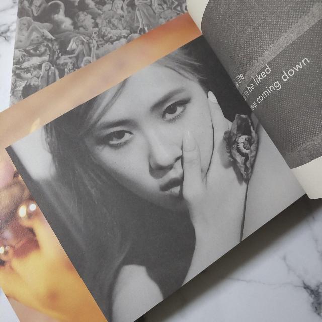 -R-:ROSE (BLACKPINK)★【封入特典】98Pフォトブック1冊 < タレントグッズ -R-:ROSE (BLACKPINK)★【封入特典】98Pフォトブック1冊 < タレントグッズの