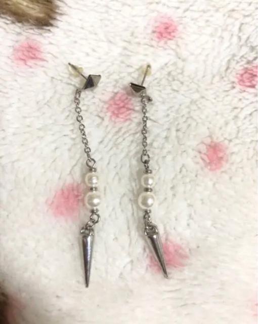 新品未使用 カッコイイシルバーピアス < 女性アクセサリー/時計  新品未使用 カッコイイシルバーピアス  < 女性アクセサリー/時計の