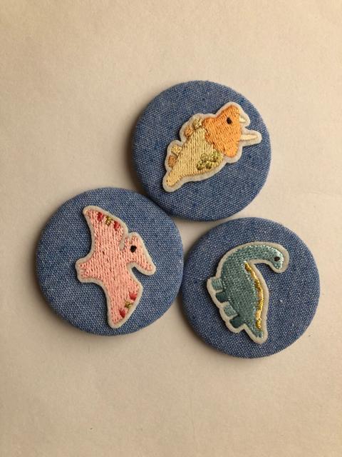 ハンドメイド 缶バッジ 恐竜 保育園 幼稚園 入園準備 プレゼント < 女性ファッション  ハンドメイド 缶バッジ 恐竜 保育園 幼稚園 入園準備 プレゼント < 女性ファッションの