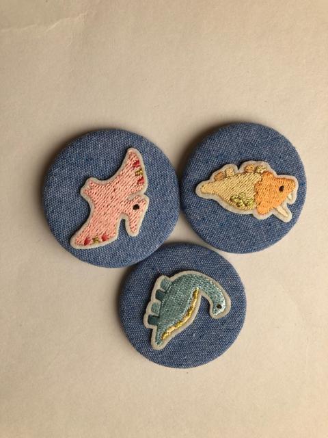 ハンドメイド 缶バッジ 恐竜 保育園 幼稚園 入園準備 プレゼント < 女性ファッション  ハンドメイド 缶バッジ 恐竜 保育園 幼稚園 入園準備 プレゼント < 女性ファッションの