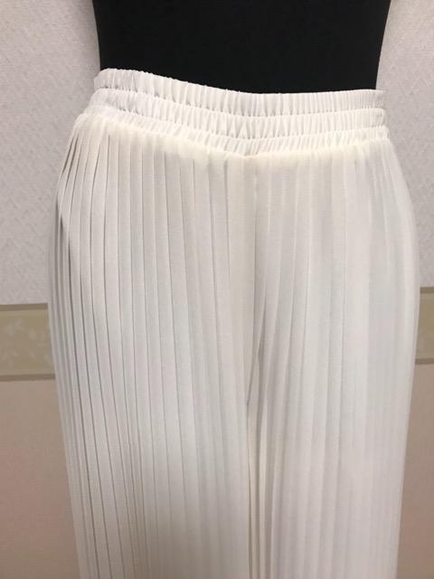 VONDEL プリーツパンツ  白  日本製 未使用 タグ付き < 女性ファッション  VONDEL プリーツパンツ  白  日本製 未使用 タグ付き < 女性ファッションの