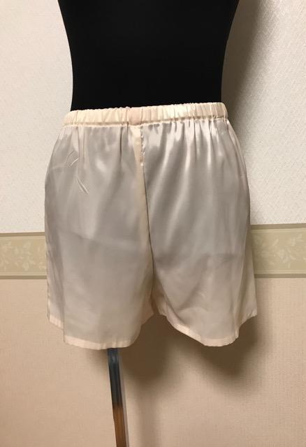 VONDEL プリーツパンツ  白  日本製 未使用 タグ付き < 女性ファッション  VONDEL プリーツパンツ  白  日本製 未使用 タグ付き < 女性ファッションの