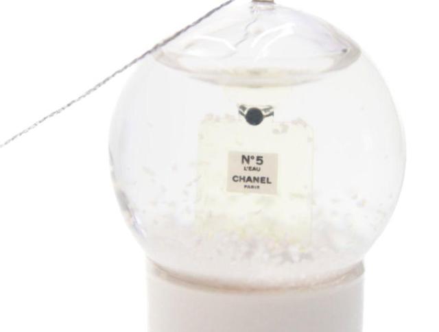 シャネル ノベルティ N°5 ロー ミニスノードーム L'EAU 香水瓶 ストラップ付き CHANEL BEAUTE【正規品】 < ブランド  シャネル ノベルティ N°5 ロー ミニスノードーム L'EAU 香水瓶 ストラップ付き CHANEL BEAUTE【正規品】 < ブランドの