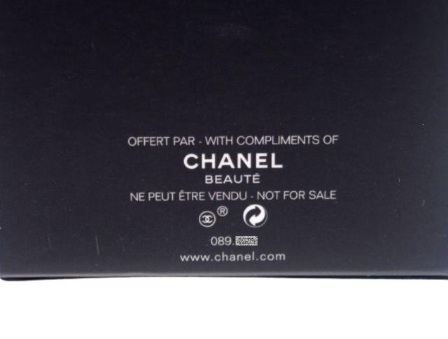 シャネル ノベルティ N°5 ロー ミニスノードーム L'EAU 香水瓶 ストラップ付き CHANEL BEAUTE【正規品】 < ブランド  シャネル ノベルティ N°5 ロー ミニスノードーム L'EAU 香水瓶 ストラップ付き CHANEL BEAUTE【正規品】 < ブランドの