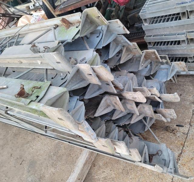 中古商品AXビーム ペコ 型枠保持材 トラス スラブ 軽量鉄骨 ペコビームハンガー 梁材 鉄骨倉庫 車庫 単管パイプ 足場 仮設 < インテリア/ライフ 中古商品AXビーム ペコ 型枠保持材 トラス スラブ 軽量鉄骨 ペコビームハンガー 梁材 鉄骨倉庫 車庫 単管パイプ 足場 仮設 < インテリア/ライフの