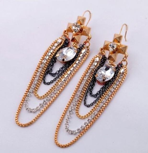 新品 ゴスロリ姫系アンティーク調ゴシック十字架ストーンピアス < 女性アクセサリー/時計  新品 ゴスロリ姫系アンティーク調ゴシック十字架ストーンピアス  < 女性アクセサリー/時計の