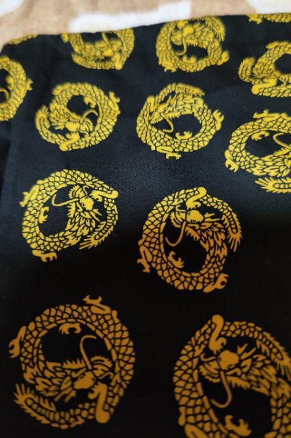 ★処分品★新品=黒×黄色丸龍和柄ナナメ掛巾着袋 < キッズ/ベビー  ★処分品★新品=黒×黄色丸龍和柄ナナメ掛巾着袋 < キッズ/ベビーの