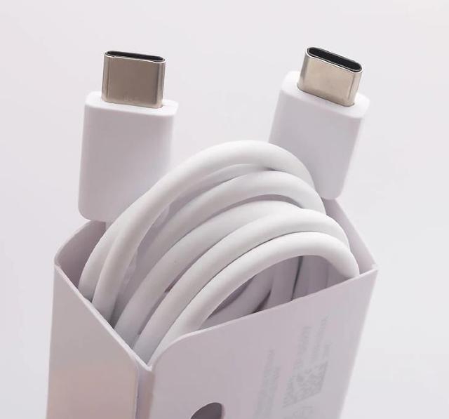 USB-C Type-C to Type-C 2m P[u PDΉ 3A }[d ubN  Ɠd/AV 