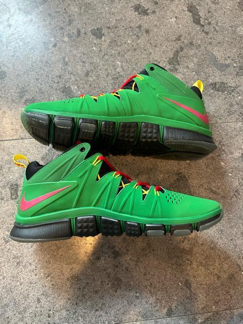 【超限定・箱無し】ナイキ ズーム ハイパーフューズ 2013 KUMBAカラー < 男性ファッション  【超限定・箱無し】ナイキ ズーム ハイパーフューズ 2013 KUMBAカラー < 男性ファッションの