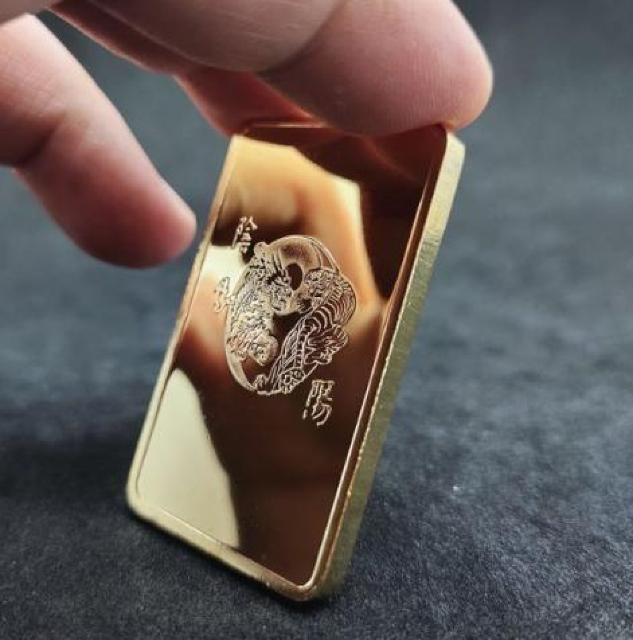 2枚セット 新品 18k gold plated 中国銀行 ゴールド コインプレート インゴット 龍 辰年 縁起物 38g < 男性アクセサリー/時計 2枚セット 新品 18k gold plated 中国銀行 ゴールド コインプレート インゴット 龍 辰年 縁起物 38g < 男性アクセサリー/時計の