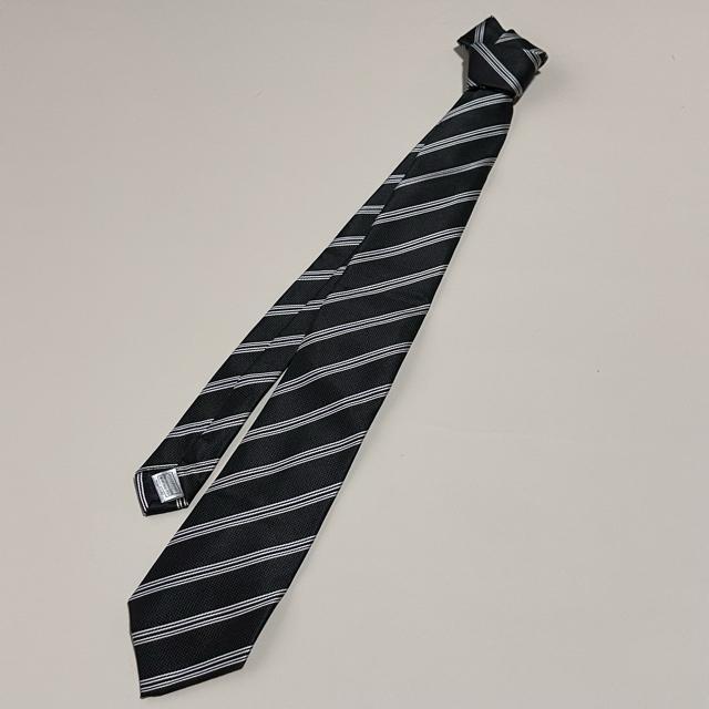 �����i�yFEMMIO VALENTINO�z�X�g���C�v�� �l�N�^�C �� �j���t�@�b�V������ 