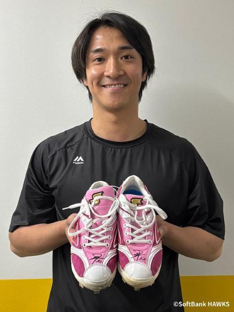 福岡ソフトバンクホークス】柳町 達選手 直筆サイン入りスパイク