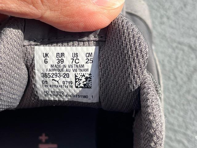 PUMAXj[J[  uh 