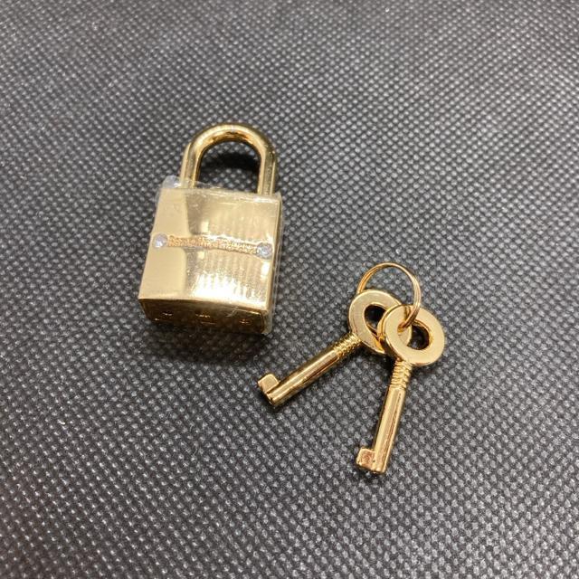  Samantha Thavasa T}T^oT 싞   uh 