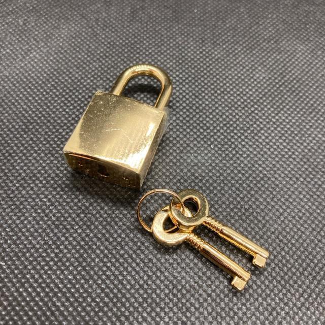  Samantha Thavasa T}T^oT 싞  uh 