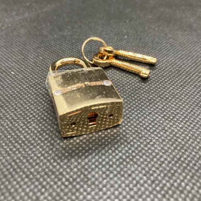  Samantha Thavasa T}T^oT 싞  uh 