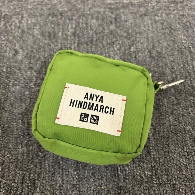  UNIQLO jN ANYA HINDMARCH GRobO  uh 