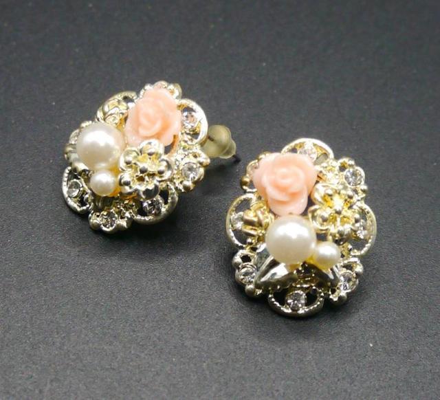 新品 アンティーク調フェイクパール薔薇 ピアス ヴィンテージ ヴィクトリアン ゴシック レトロ < 女性アクセサリー/時計 新品 アンティーク調フェイクパール薔薇 ピアス ヴィンテージ ヴィクトリアン ゴシック レトロ < 女性アクセサリー/時計の