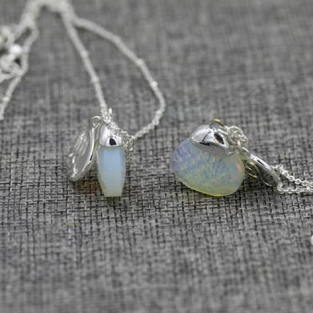 新品・箱入AVONアンティーク調 蠍座オーロラストーンネックレス < 女性アクセサリー/時計  新品・箱入AVONアンティーク調 蠍座オーロラストーンネックレス < 女性アクセサリー/時計の