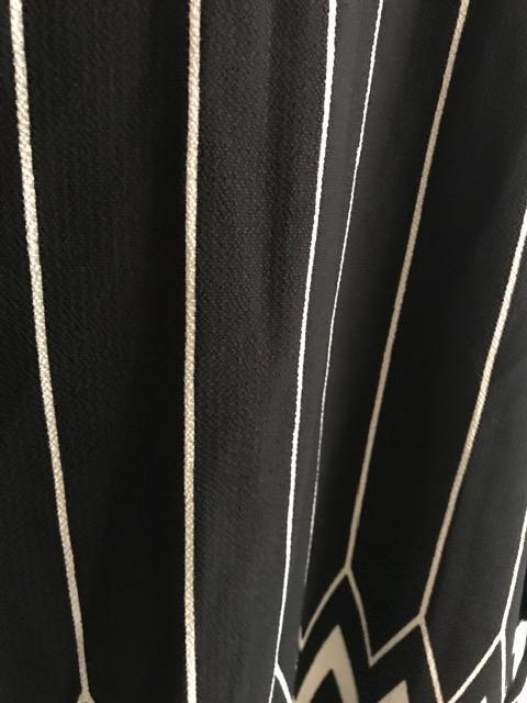 新品大きめの薄手ドルマン袖柄模様 < 女性ファッション  新品大きめの薄手ドルマン袖柄模様 < 女性ファッションの