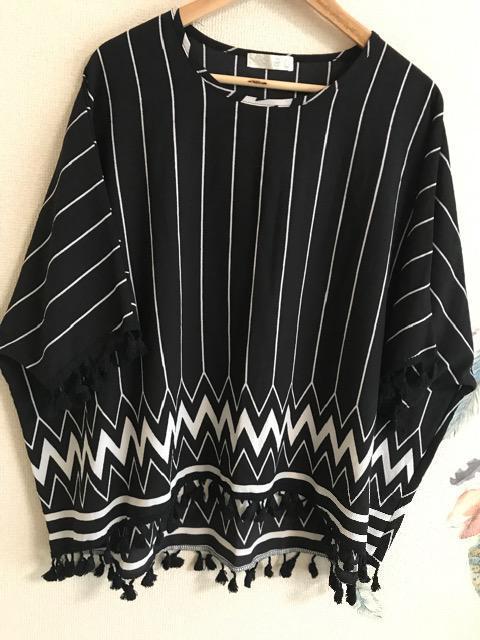 新品大きめの薄手ドルマン袖柄模様 < 女性ファッション  新品大きめの薄手ドルマン袖柄模様 < 女性ファッションの