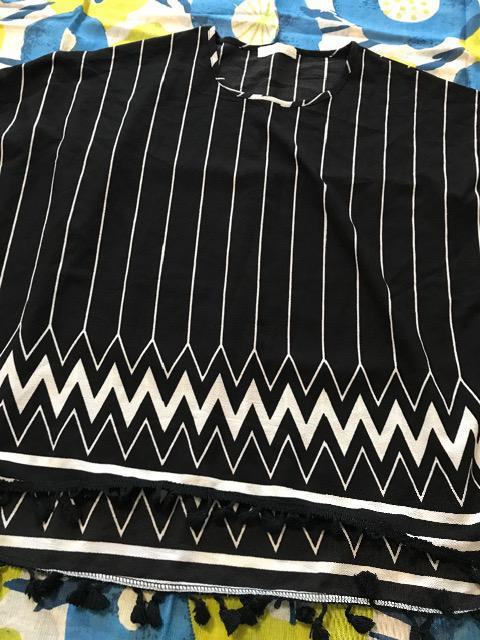 新品大きめの薄手ドルマン袖柄模様 < 女性ファッション  新品大きめの薄手ドルマン袖柄模様 < 女性ファッションの