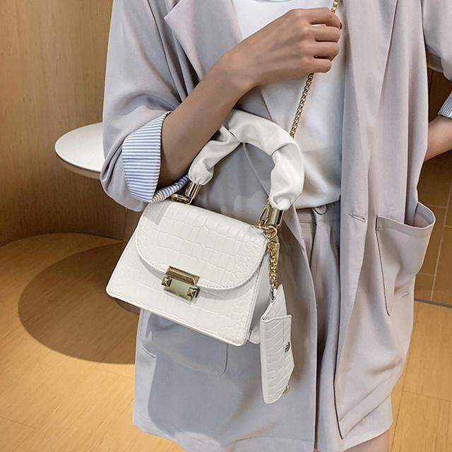 送料無料 新品 クロコ型押しショルダーバッグ ポーチ付き < 女性ファッション  送料無料 新品 クロコ型押しショルダーバッグ ポーチ付き < 女性ファッションの