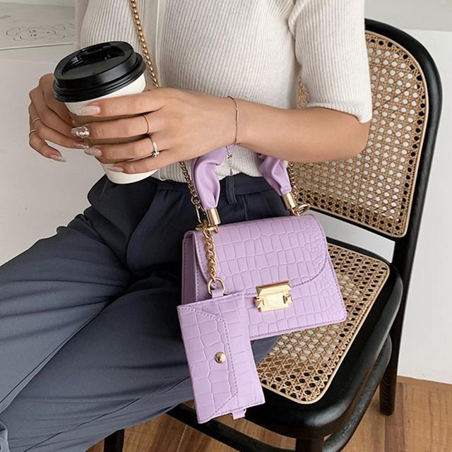 送料無料 新品 クロコ型押しショルダーバッグ ポーチ付き < 女性ファッション  送料無料 新品 クロコ型押しショルダーバッグ ポーチ付き < 女性ファッションの