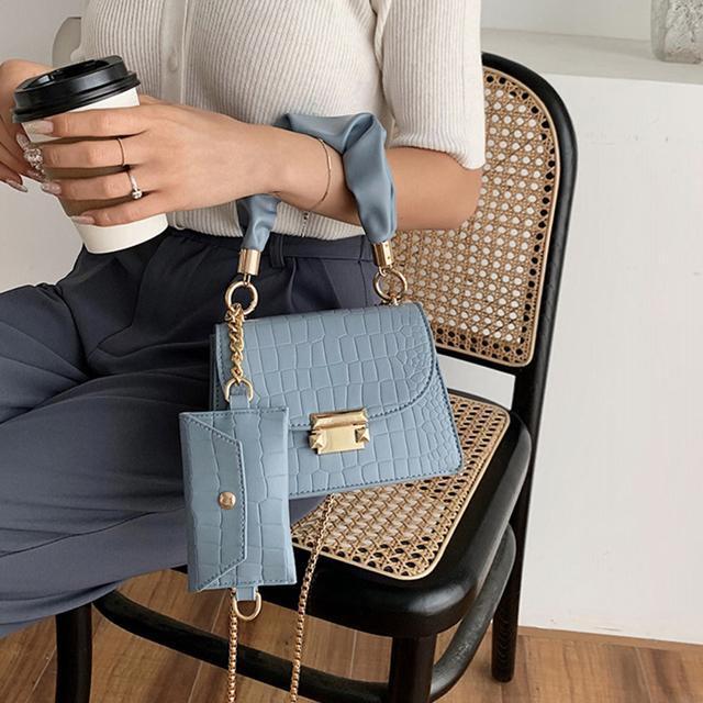 送料無料 新品 クロコ型押しショルダーバッグ ポーチ付き < 女性ファッション  送料無料 新品 クロコ型押しショルダーバッグ ポーチ付き < 女性ファッションの