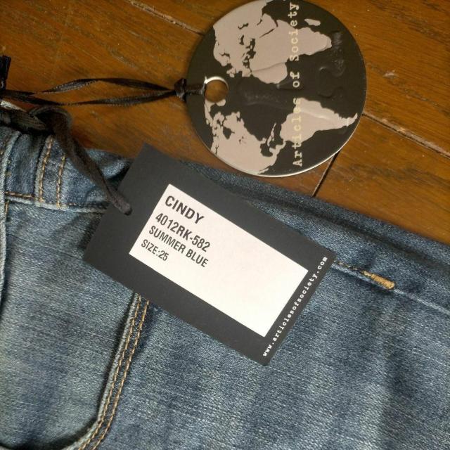 Articles of society ダメージジーンズ 25 サマーブルー新品 < 女性ファッション  Articles of society ダメージジーンズ 25 サマーブルー新品 < 女性ファッションの