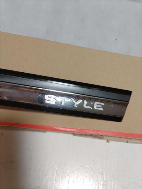 ※フォルクスワーゲン「純正フェンダーエンブレム」品番5H0853688N/L < 自動車/バイク ※フォルクスワーゲン「純正フェンダーエンブレム」品番5H0853688N/L < 自動車/バイク