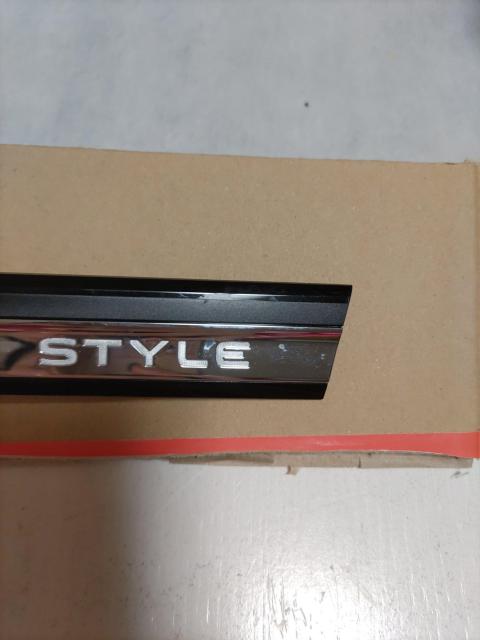 ※フォルクスワーゲン「純正フェンダーエンブレム」品番5H0853688N/L < 自動車/バイク ※フォルクスワーゲン「純正フェンダーエンブレム」品番5H0853688N/L < 自動車/バイク