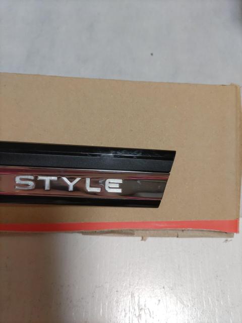 ※フォルクスワーゲン「純正フェンダーエンブレム」品番5H0853688N/L < 自動車/バイク ※フォルクスワーゲン「純正フェンダーエンブレム」品番5H0853688N/L < 自動車/バイク