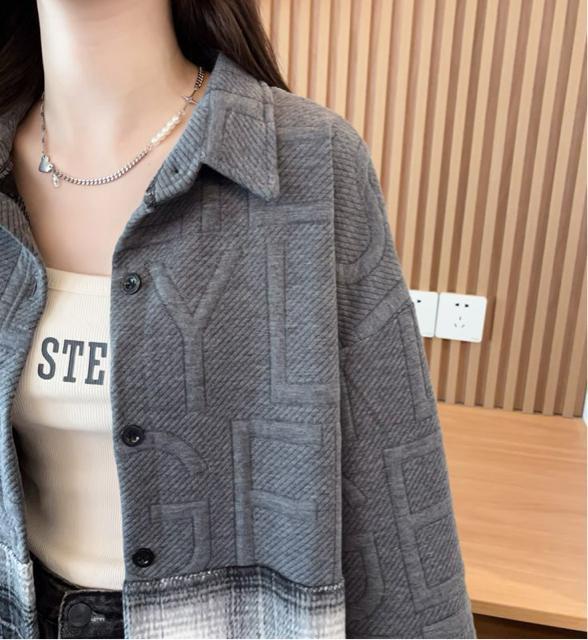 エンボス加工 英字柄 起毛素材チェック柄切り替え 前開きシャツ グレー 大きいサイズ < 女性ファッション エンボス加工 英字柄 起毛素材チェック柄切り替え 前開きシャツ グレー 大きいサイズ < 女性ファッションの