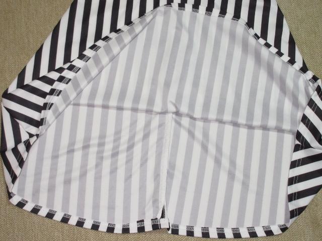 ストライプ模様*半袖フレアワンピース(モノトーン)個性的 < 女性ファッション  ストライプ模様*半袖フレアワンピース(モノトーン)個性的 < 女性ファッションの