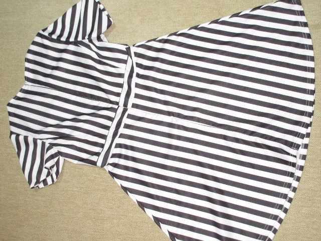 ストライプ模様*半袖フレアワンピース(モノトーン)個性的 < 女性ファッション  ストライプ模様*半袖フレアワンピース(モノトーン)個性的 < 女性ファッションの