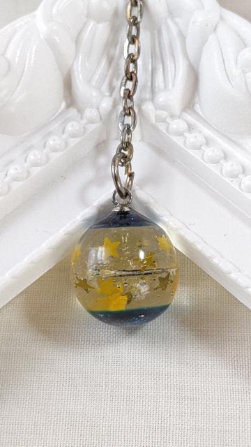 星が輝く水色の球体レジンのイヤホンジャック  ハンドメイド < 女性ファッション  星が輝く水色の球体レジンのイヤホンジャック  ハンドメイド < 女性ファッションの