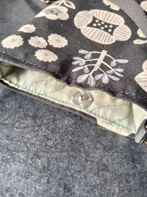 ハンドメイド スマホポーチ ポシェット 花柄 < 女性ファッション  ハンドメイド スマホポーチ ポシェット 花柄 < 女性ファッションの