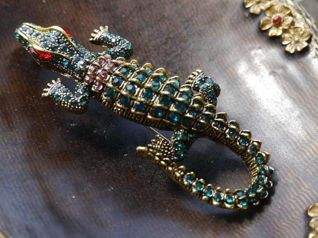 新品アンティーク調ワニ鰐さんストーンブローチ ペンダントトップにも < 女性アクセサリー/時計 新品アンティーク調ワニ鰐さんストーンブローチ ペンダントトップにも < 女性アクセサリー/時計の