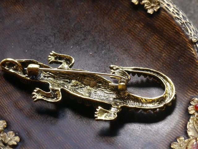 新品アンティーク調ワニ鰐さんストーンブローチ ペンダントトップにも < 女性アクセサリー/時計 新品アンティーク調ワニ鰐さんストーンブローチ ペンダントトップにも < 女性アクセサリー/時計の