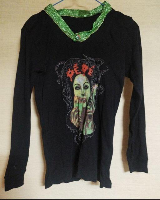 エマ・マフィーユ・パリ 黒長袖フィットTシャツ メタリックグリーン衿リメイク < 女性ファッション  エマ・マフィーユ・パリ 黒長袖フィットTシャツ メタリックグリーン衿リメイク < 女性ファッションの