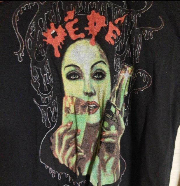 エマ・マフィーユ・パリ 黒長袖フィットTシャツ メタリックグリーン衿リメイク < 女性ファッション  エマ・マフィーユ・パリ 黒長袖フィットTシャツ メタリックグリーン衿リメイク < 女性ファッションの