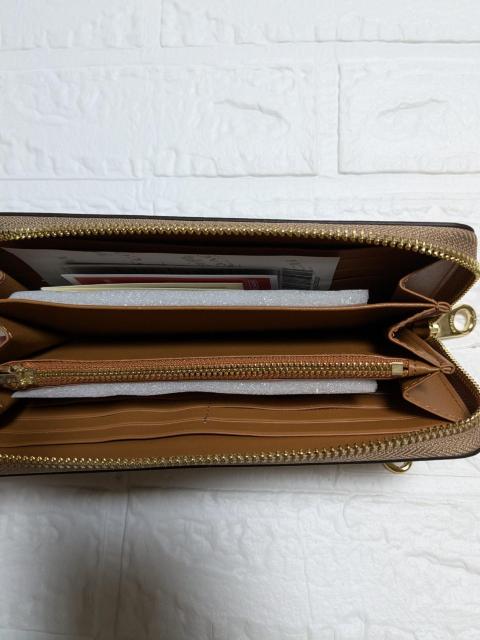 COACH�����z�@�V�O�l�`���[�`�F���[