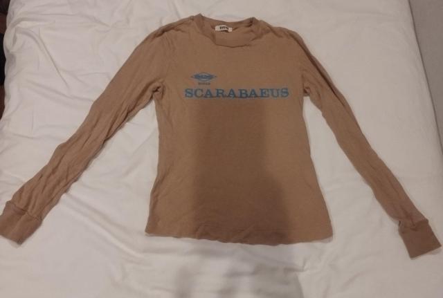 SCARABAEUS ロゴ入り ZUCCA ベージュ 長袖Tシャツ ビンテージ < 女性ファッション  SCARABAEUS ロゴ入り ZUCCA ベージュ 長袖Tシャツ ビンテージ < 女性ファッションの