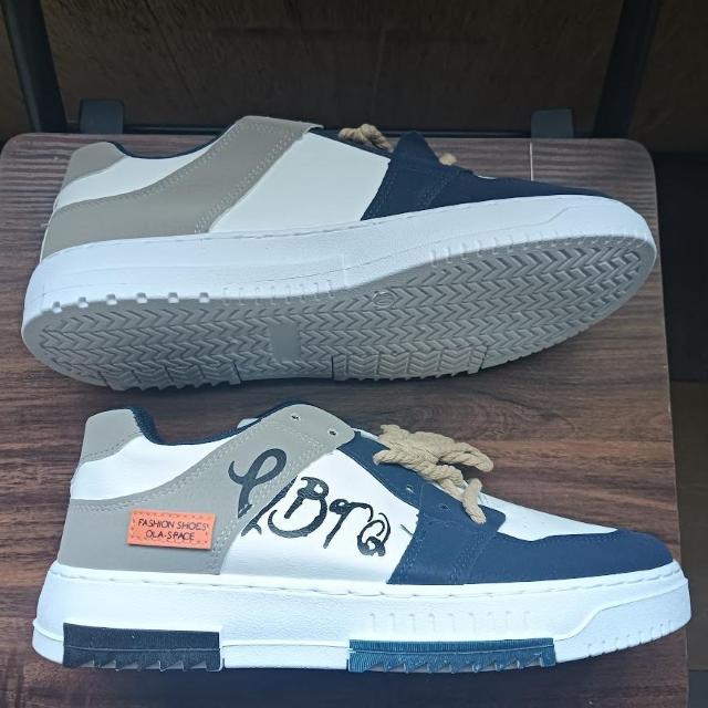 新品 25cm 男女兼用 スニーカー ホワイト シューズ 靴 メンズ カジュアル < 女性ファッション  新品 25cm 男女兼用 スニーカー ホワイト シューズ 靴 メンズ カジュアル < 女性ファッションの