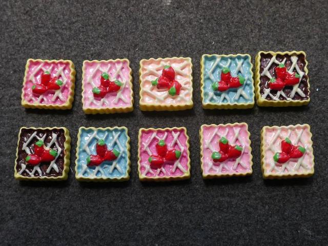 プラパーツ 手芸・アクセサリーパーツ 苺タルト 10個セット < 香水/コスメ/ネイル プラパーツ 手芸・アクセサリーパーツ 苺タルト 10個セット < 香水/コスメ/ネイルの
